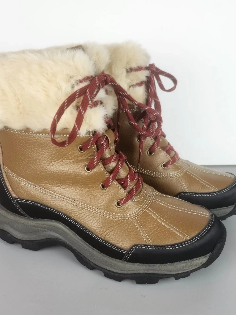 Clark's Women's Mazlyn Arctic Cold Weather Boots Women's Size 8.5